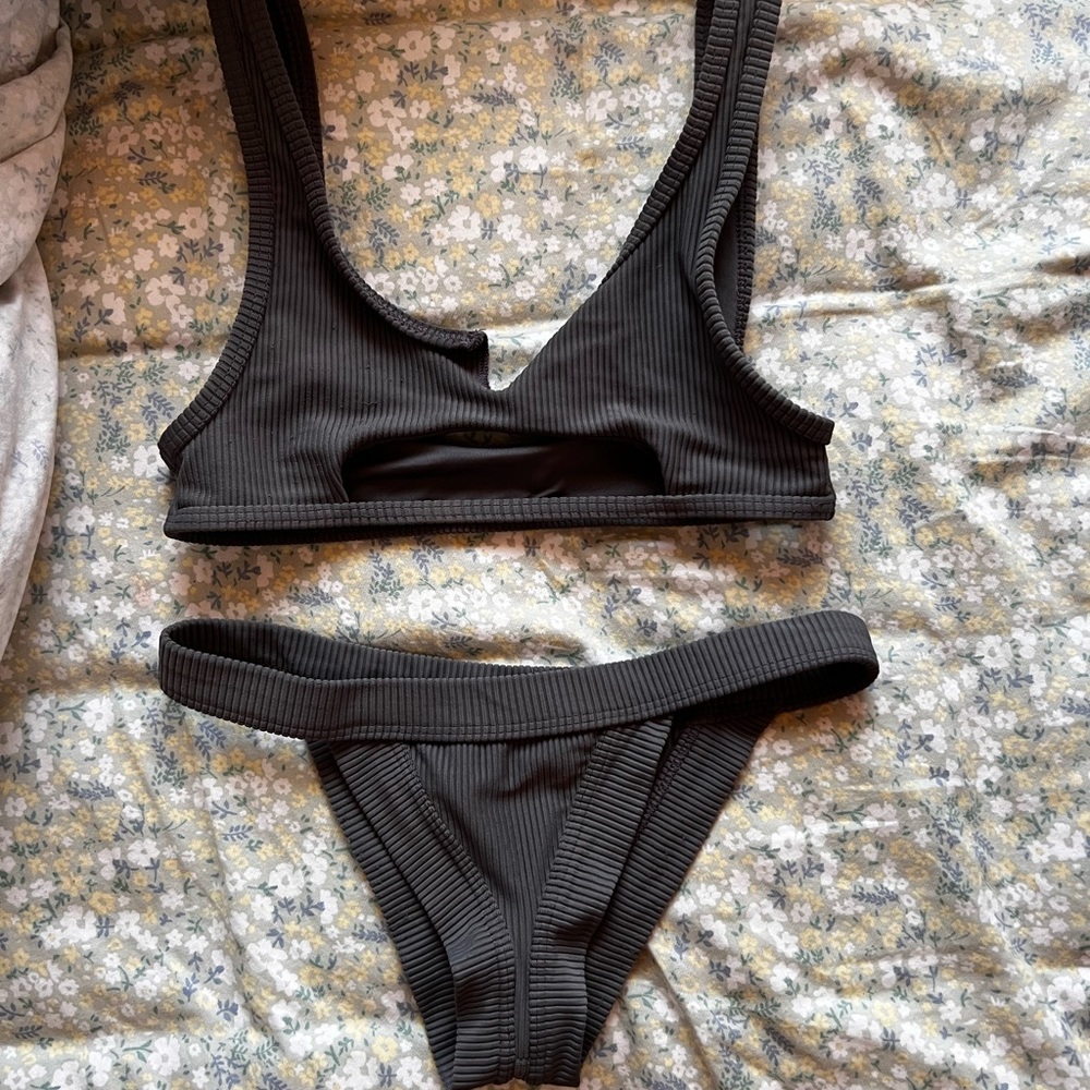 Frankie’s cole bikini set
